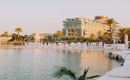 Çeşme Merkez: Konaklama, Restoranlar, Barlar ve Alaçatı'ya Yakınlık